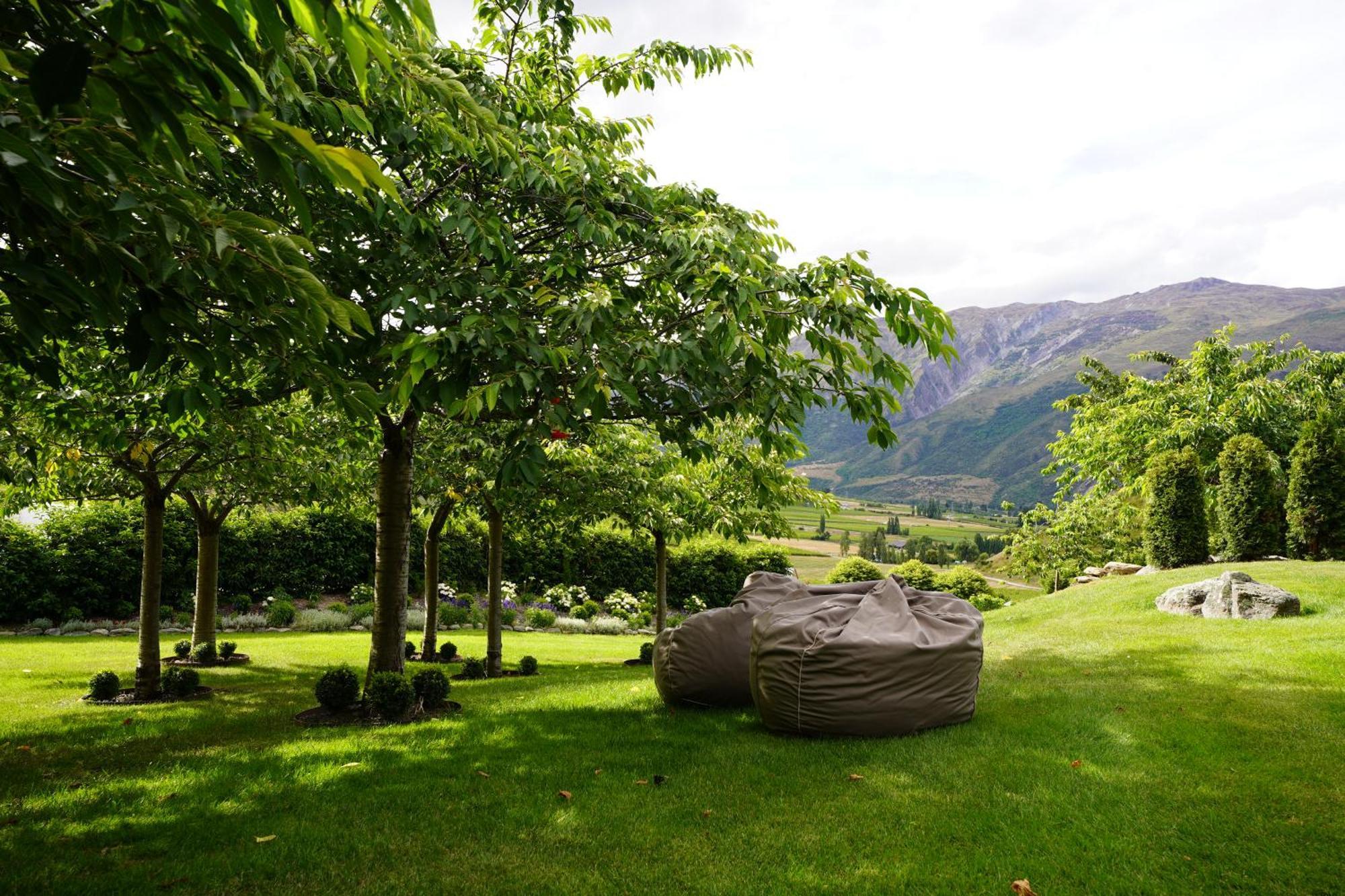 Mt Rosa Lodge Boutique Vineyard Accommodation Wanaka Exteriör bild