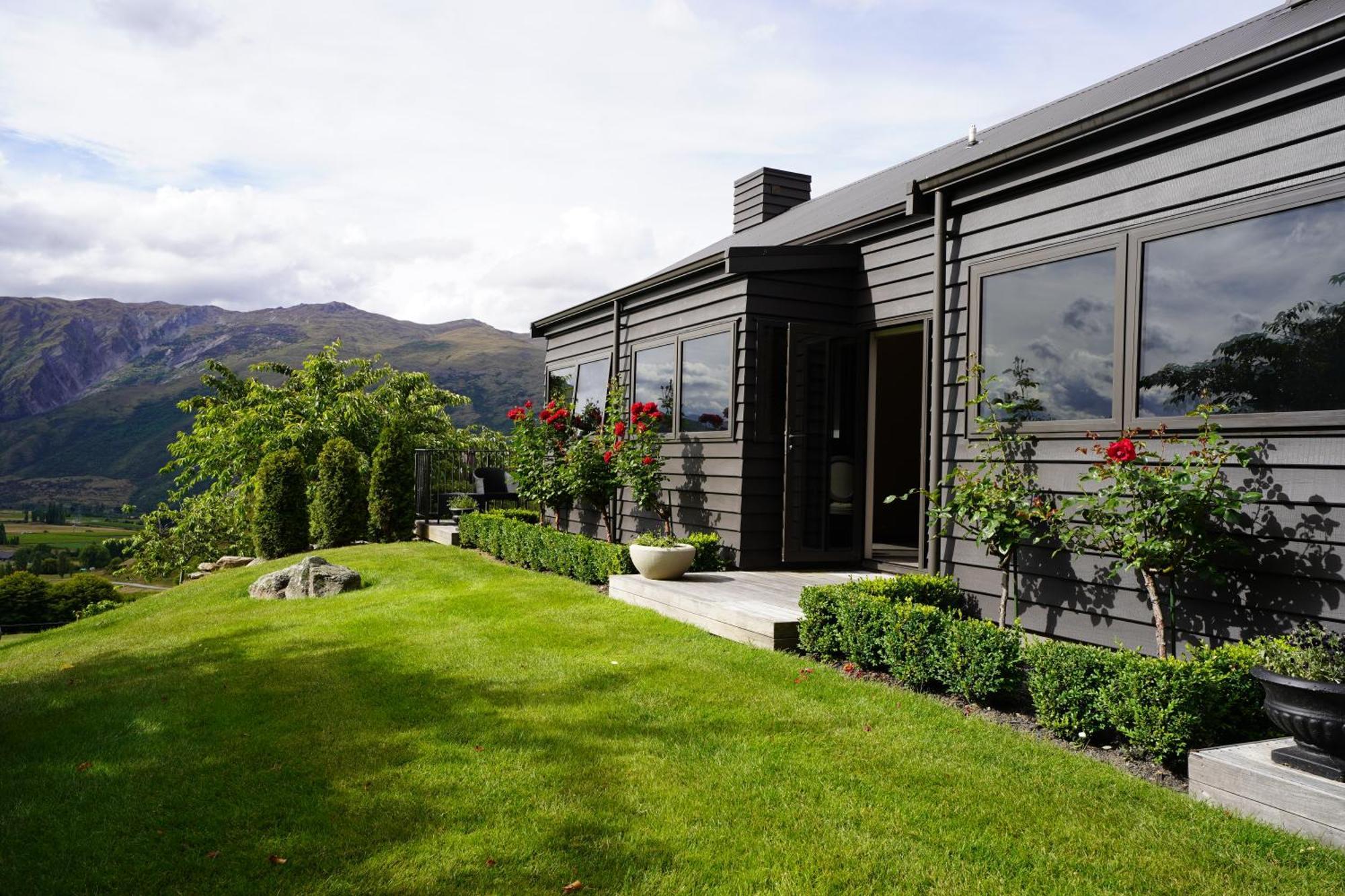 Mt Rosa Lodge Boutique Vineyard Accommodation Wanaka Exteriör bild